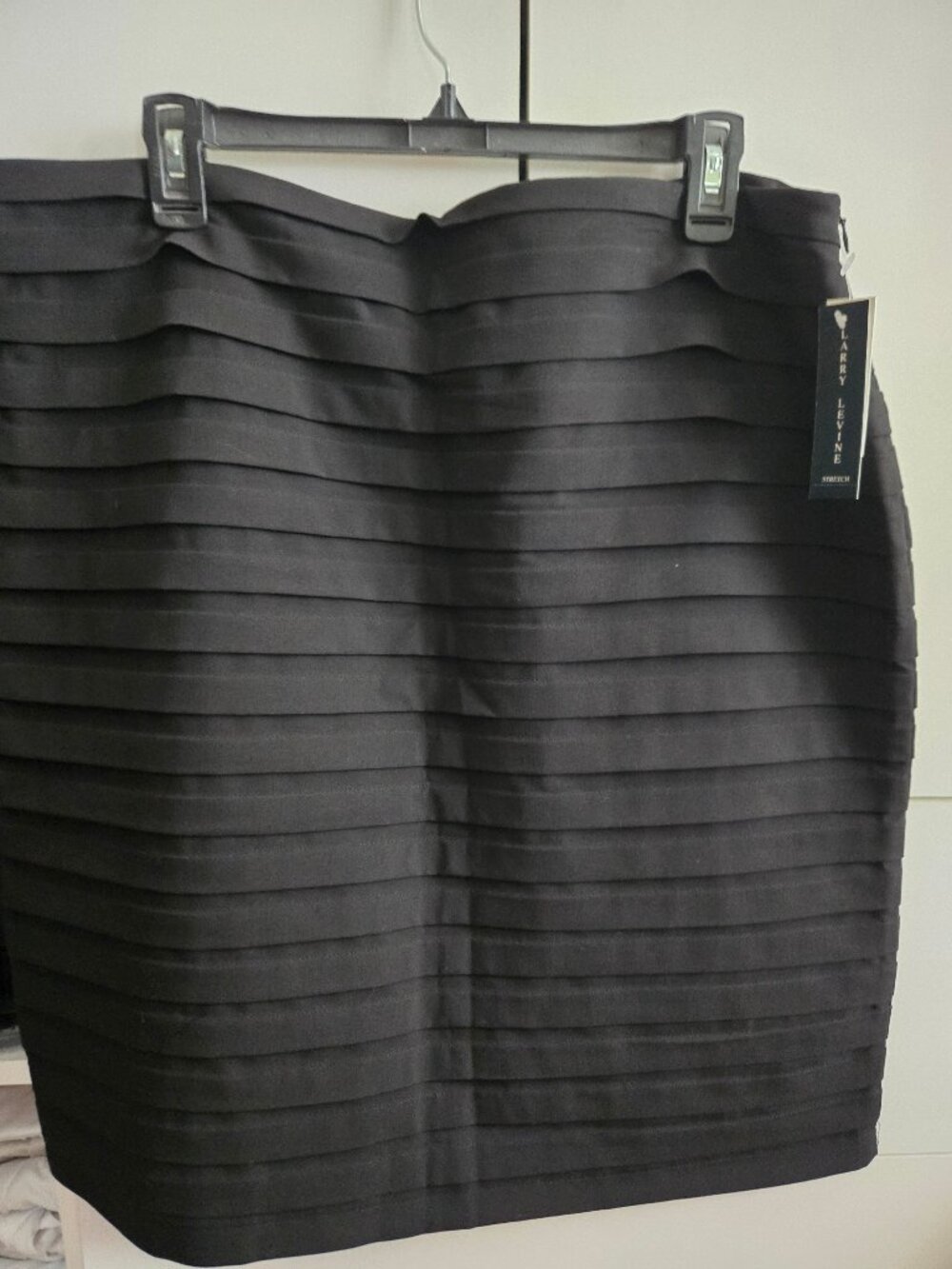 NWT Larry Levine Stretch Black Skirt 16